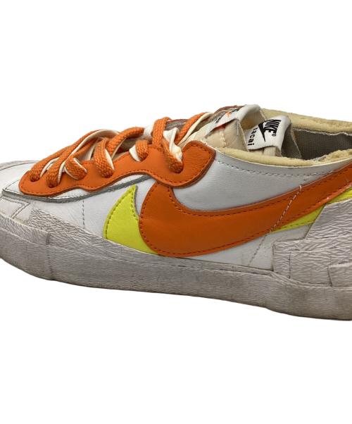 NIKE（ナイキ）NIKE (ナイキ) sacai (サカイ) NIKE　sacai　NIKE BLAZER LOW　ローカットスニーカー ホワイト×オレンジ サイズ:27ｃｍの古着・服飾アイテム