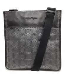 Salvatore Ferragamo（サルヴァトーレ フェラガモ）の古着「Salvatore Ferragamo　ガンチーニ　ショルダーバッグ」｜ブラック