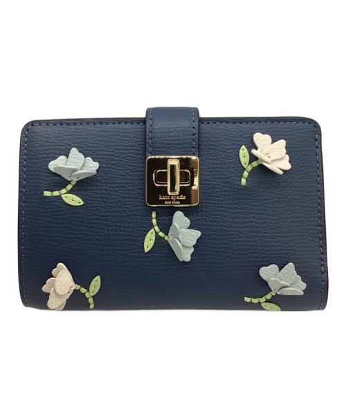Kate Spade（ケイトスペード）Kate Spade (ケイトスペード) Kate Spade　フィービーフローラルアップリケターンロックミディアムウォレット ブルーの古着・服飾アイテム