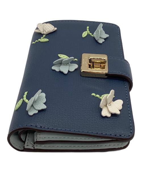 Kate Spade（ケイトスペード）Kate Spade (ケイトスペード) Kate Spade　フィービーフローラルアップリケターンロックミディアムウォレット ブルーの古着・服飾アイテム