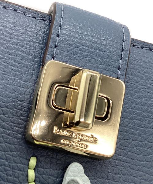 Kate Spade（ケイトスペード）Kate Spade (ケイトスペード) Kate Spade　フィービーフローラルアップリケターンロックミディアムウォレット ブルーの古着・服飾アイテム