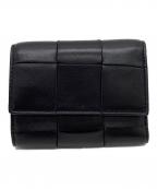 BOTTEGA VENETAボッテガベネタ）の古着「BOTTEGA VENETA　カセット　マキシイントレチャート 　3つ折り財布」｜ブラック