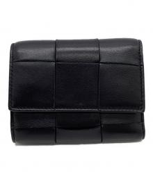 BOTTEGA VENETA（ボッテガベネタ）の古着「BOTTEGA VENETA　カセット　マキシイントレチャート 　3つ折り財布」｜ブラック