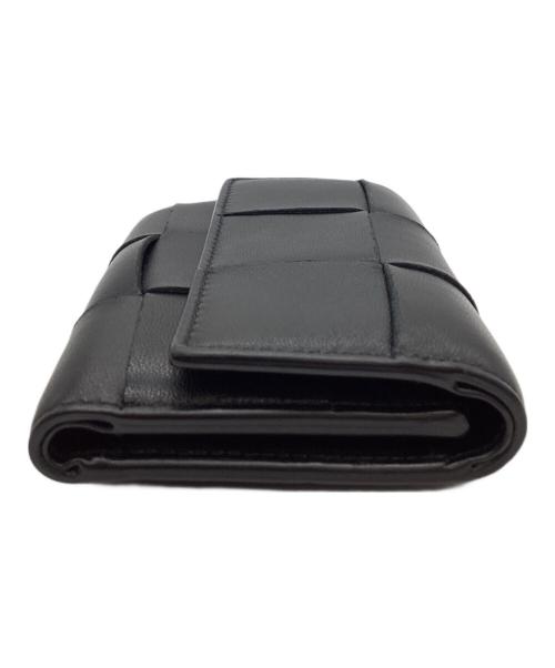 BOTTEGA VENETA（ボッテガベネタ）BOTTEGA VENETA (ボッテガベネタ) BOTTEGA VENETA　カセット　マキシイントレチャート 　3つ折り財布 ブラックの古着・服飾アイテム