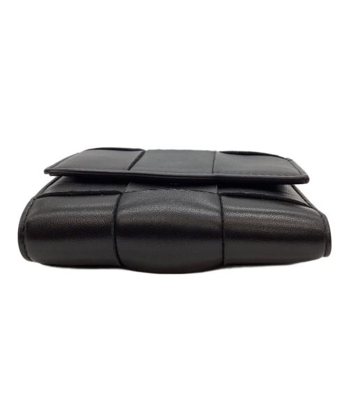BOTTEGA VENETA（ボッテガベネタ）BOTTEGA VENETA (ボッテガベネタ) BOTTEGA VENETA　カセット　マキシイントレチャート 　3つ折り財布 ブラックの古着・服飾アイテム