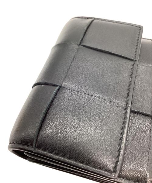 BOTTEGA VENETA（ボッテガベネタ）BOTTEGA VENETA (ボッテガベネタ) BOTTEGA VENETA　カセット　マキシイントレチャート 　3つ折り財布 ブラックの古着・服飾アイテム
