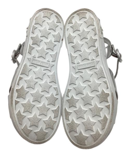 MIU MIU（ミュウミュウ）MIU MIU (ミュウミュウ) White Patent Leather Ankle Strap Crystals Platform Sandals シルバー×ホワイト サイズ:38の古着・服飾アイテム
