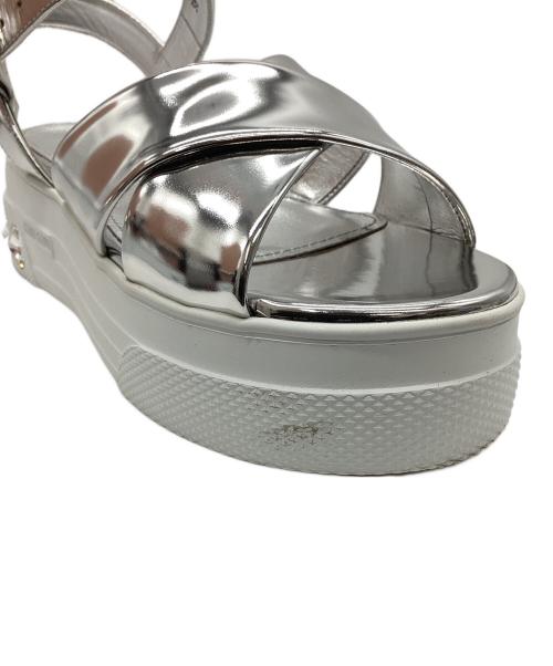 MIU MIU（ミュウミュウ）MIU MIU (ミュウミュウ) White Patent Leather Ankle Strap Crystals Platform Sandals シルバー×ホワイト サイズ:38の古着・服飾アイテム