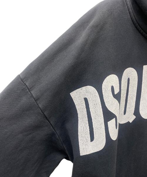 DSQUARED2（ディースクエアード）DSQUARED2 (ディースクエアード) フロントロゴプルオーバーパーカー ブラック×ホワイト サイズ:Mの古着・服飾アイテム