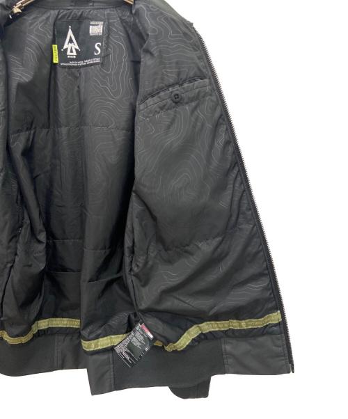 BURTON（バートン）BURTON UNDEFEATED (アンディフィーテッド) ALPHA INDUSTRIES (アルファインダストリーズ) ALPHA INDUSTRIES　BURTON　UAB MA-1 Flight Jacket オリーブ サイズ:Sの古着・服飾アイテム