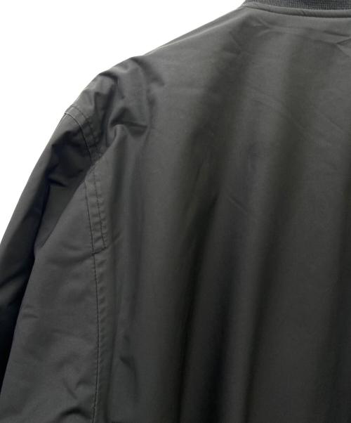 BURTON（バートン）BURTON UNDEFEATED (アンディフィーテッド) ALPHA INDUSTRIES (アルファインダストリーズ) ALPHA INDUSTRIES　BURTON　UAB MA-1 Flight Jacket オリーブ サイズ:Sの古着・服飾アイテム