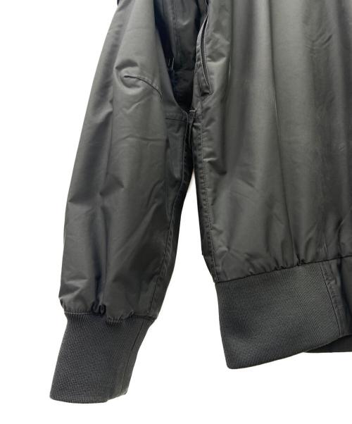 BURTON（バートン）BURTON UNDEFEATED (アンディフィーテッド) ALPHA INDUSTRIES (アルファインダストリーズ) ALPHA INDUSTRIES　BURTON　UAB MA-1 Flight Jacket オリーブ サイズ:Sの古着・服飾アイテム