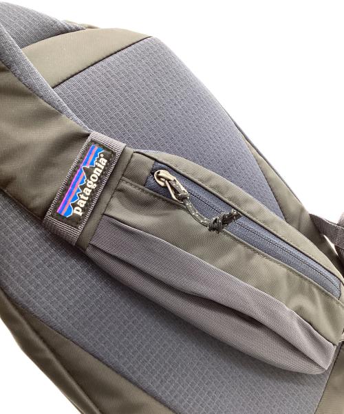 Patagonia（パタゴニア）Patagonia (パタゴニア) Patagonia　アトム・スリング　ボディバッグ グレー×ネイビーの古着・服飾アイテム