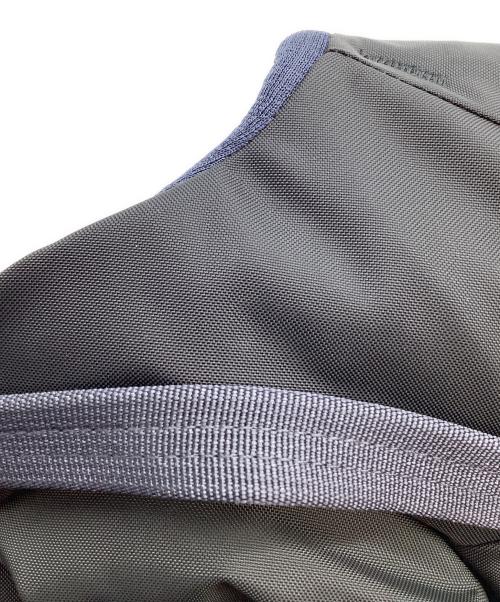 Patagonia（パタゴニア）Patagonia (パタゴニア) Patagonia　アトム・スリング　ボディバッグ グレー×ネイビーの古着・服飾アイテム