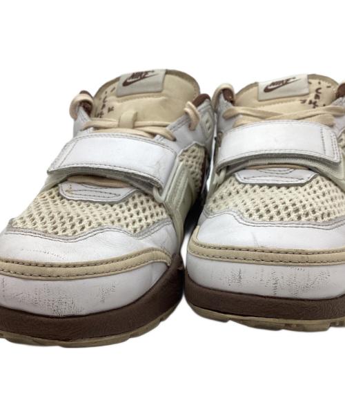 NIKE（ナイキ）NIKE (ナイキ) TRAVIS SCOTT (トラヴィススコット) NIKE　TRAVIS SCOTT　Zoom Field Jaxx　ローカットスニーカー ホワイト×ブラウン サイズ:27.5㎝の古着・服飾アイテム