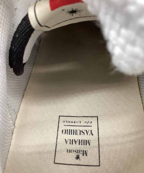 Maison MIHARA YASUHIRO（メゾン ミハラ ヤスヒロ）Maison MIHARA YASUHIRO (メゾン ミハラ ヤスヒロ) WAYNE　Maison MIHARA YASUHIRO ホワイト×ブラック サイズ:26.5ｃｍの古着・服飾アイテム