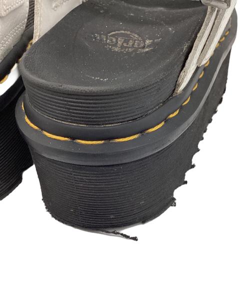 Dr.Martens（ドクターマーチン）Dr.Martens (ドクターマーチン) 厚底サンダル ホワイト×ブラック サイズ:UK4の古着・服飾アイテム