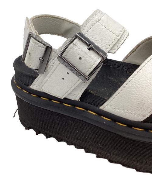 Dr.Martens（ドクターマーチン）Dr.Martens (ドクターマーチン) 厚底サンダル ホワイト×ブラック サイズ:UK4の古着・服飾アイテム