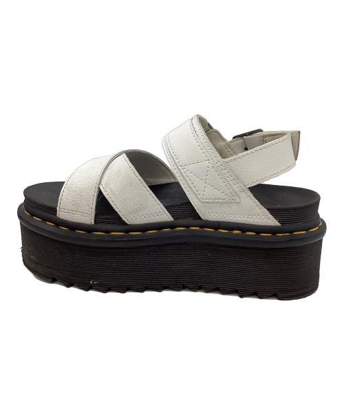 Dr.Martens（ドクターマーチン）Dr.Martens (ドクターマーチン) 厚底サンダル ホワイト×ブラック サイズ:UK4の古着・服飾アイテム
