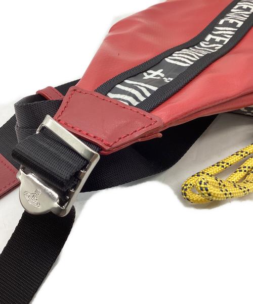 Vivienne Westwood（ヴィヴィアンウエストウッド）Vivienne Westwood (ヴィヴィアンウエストウッド) Vivienne Westwood　ボディバッグ レッド×ブラックの古着・服飾アイテム