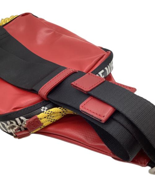 Vivienne Westwood（ヴィヴィアンウエストウッド）Vivienne Westwood (ヴィヴィアンウエストウッド) Vivienne Westwood　ボディバッグ レッド×ブラックの古着・服飾アイテム