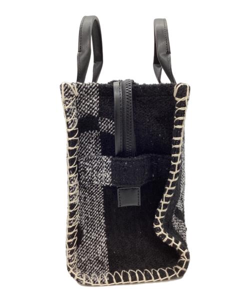 MARC JACOBS（マークジェイコブス）MARC JACOBS (マークジェイコブス) MARC JACOBS　ザブランケットスモールトートバッグ ブラック×ホワイトの古着・服飾アイテム