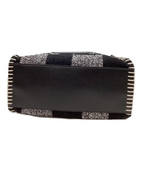 MARC JACOBS（マークジェイコブス）MARC JACOBS (マークジェイコブス) MARC JACOBS　ザブランケットスモールトートバッグ ブラック×ホワイトの古着・服飾アイテム