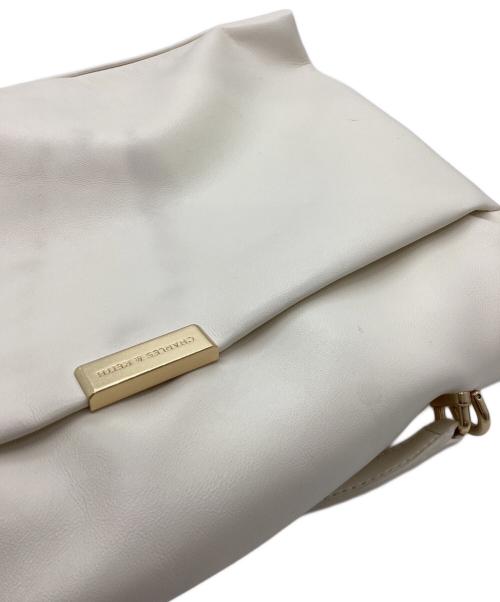 CHARLES & KEITH（チャールズアンドキース）CHARLES & KEITH (チャールズアンドキース) CHARLES & KEITH　トップハンドルサッチェルバッグ ホワイトの古着・服飾アイテム