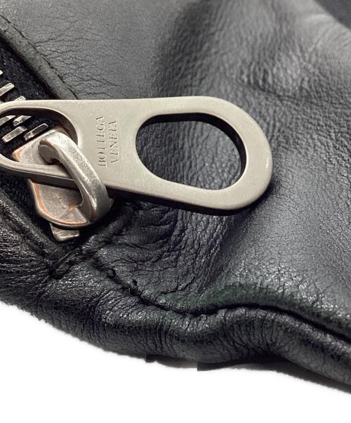 BOTTEGA VENETA（ボッテガベネタ）BOTTEGA VENETA (ボッテガベネタ) BOTTEGA VENETA　イントレチャート　ボディバッグ ブラックの古着・服飾アイテム