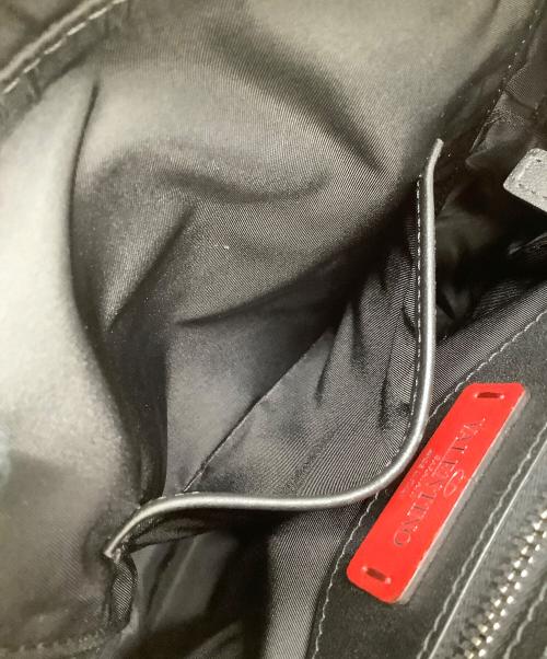 VALENTINO（ヴァレンティノ）VALENTINO (ヴァレンティノ) ナイロンクロスボディバッグ ブラック サイズ:なしの古着・服飾アイテム