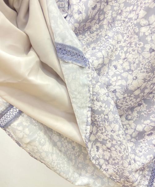 HER LIP TO（ハーリップトゥ）HER LIP TO (ハーリップトゥ) Lace Trimmed Floral Dress パープル×ホワイト サイズ:M 未使用品の古着・服飾アイテム
