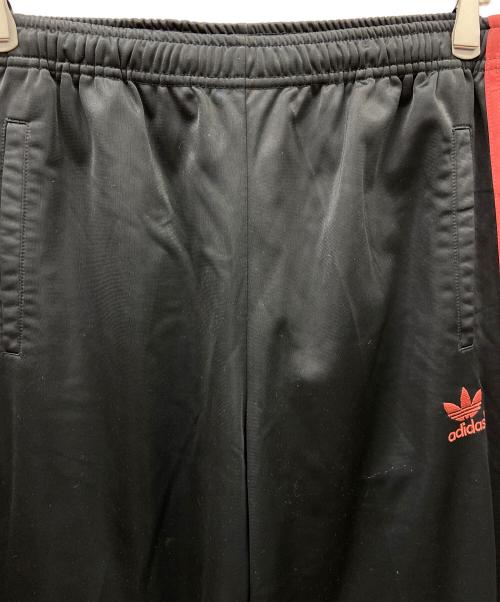 adidas（アディダス）adidas (アディダス) トラックパンツ ブラック×レッド サイズ:Lの古着・服飾アイテム