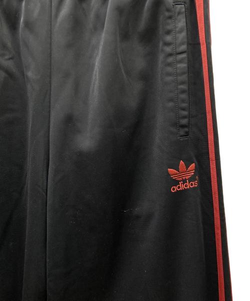 adidas（アディダス）adidas (アディダス) トラックパンツ ブラック×レッド サイズ:Lの古着・服飾アイテム