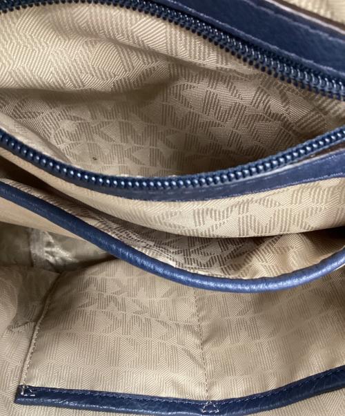 MICHAEL KORS（マイケルコース）MICHAEL KORS (マイケルコース) MICHAEL KORS　リュック ネイビー×ゴールドの古着・服飾アイテム