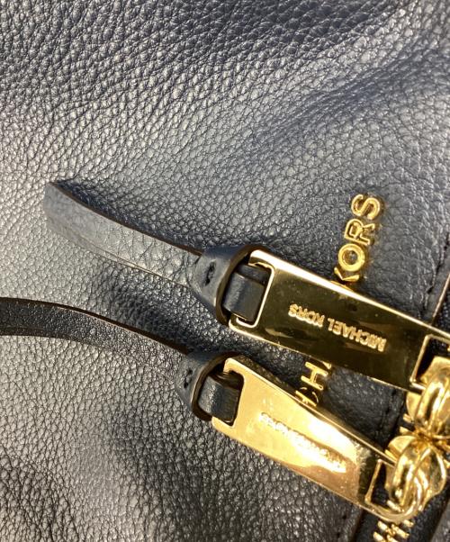 MICHAEL KORS（マイケルコース）MICHAEL KORS (マイケルコース) MICHAEL KORS　リュック ネイビー×ゴールドの古着・服飾アイテム