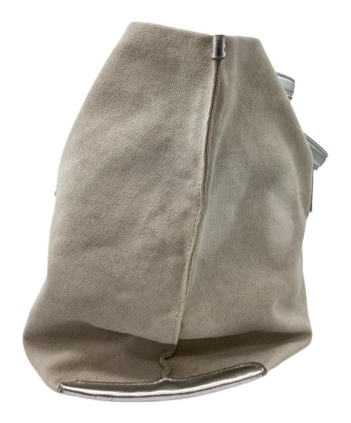 IACUCCI（イアクッチ）IACUCCI (イアクッチ) IACUCCI　トートバッグ ベージュ×シルバーの古着・服飾アイテム