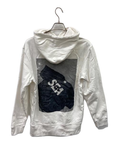 WIND AND SEA（ウィンダンシー）WIND AND SEA (ウィンダンシー) GOD SELECTION XXX (ゴッド セレクション トリプルエックス) WIND AND SEA×GOD SELECTION XXXプルオーバーパーカー ホワイト×ブラック サイズ:Mの古着・服飾アイテム