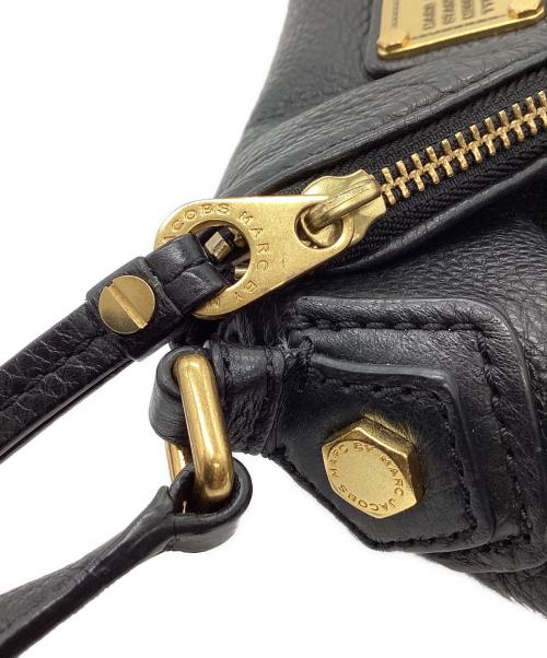 Marc by Marc Jacobs（マークバイマークジェイコブス）Marc by Marc Jacobs (マークバイマークジェイコブス) Marc by Marc Jacobs　ショルダーバッグ ブラック×ゴールドの古着・服飾アイテム
