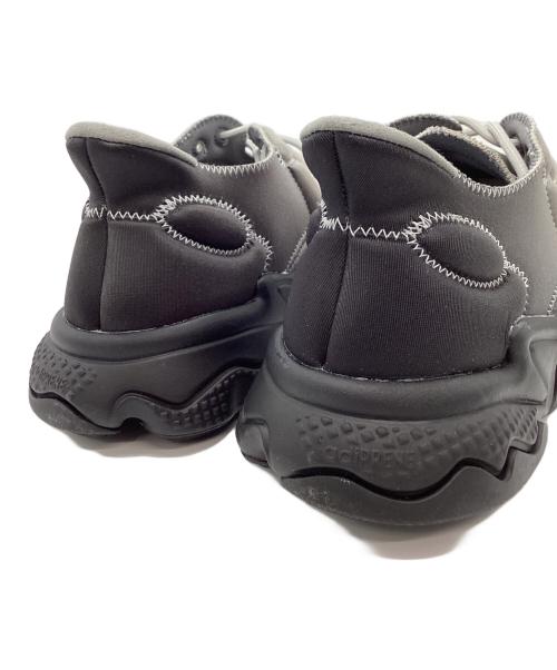 adidas（アディダス）adidas (アディダス) adidas　OZWEEGO TECH　ローカットスニーカー グレー×ブラック サイズ:27㎝の古着・服飾アイテム
