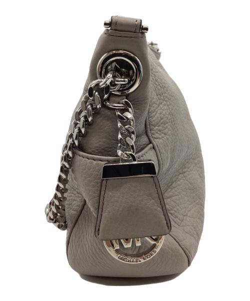 MICHAEL KORS（マイケルコース）MICHAEL KORS (マイケルコース) MICHAEL KORS　チャンドラー ミディアム コンバーチブル 　ショルダーバッグ グレー×シルバーの古着・服飾アイテム