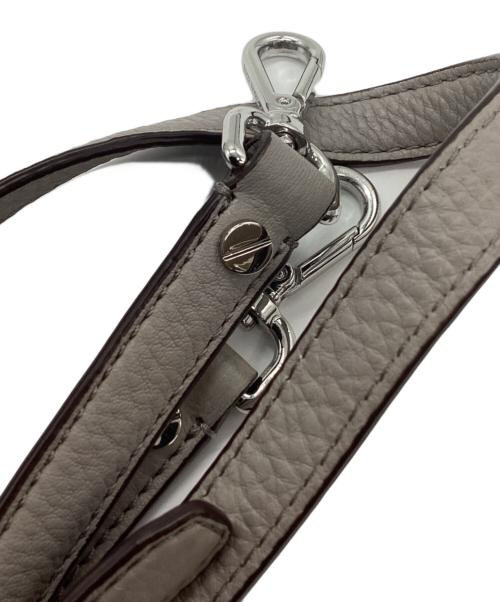 MICHAEL KORS（マイケルコース）MICHAEL KORS (マイケルコース) MICHAEL KORS　チャンドラー ミディアム コンバーチブル 　ショルダーバッグ グレー×シルバーの古着・服飾アイテム