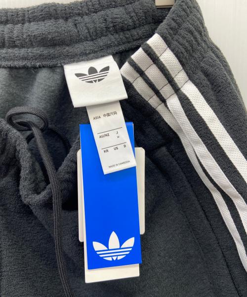 adidas（アディダス）adidas (アディダス) adidasトラックパンツ ブラック サイズ:M 未使用品の古着・服飾アイテム