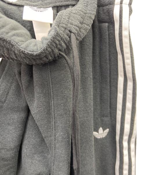 adidas（アディダス）adidas (アディダス) adidasトラックパンツ ブラック サイズ:M 未使用品の古着・服飾アイテム