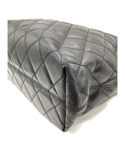 CHANEL（シャネル）CHANEL (シャネル) トートバッグ ブラック マトラッセ ラムスキン 5970778の古着・服飾アイテム