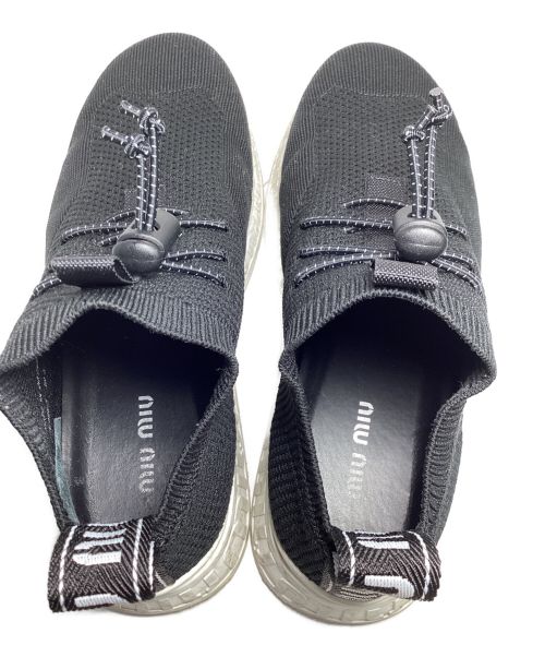 MIU MIU（ミュウミュウ）MIU MIU (ミュウミュウ) KNIT MESH WHITE LOGO BUNGEE LACE SOCK SNEAKERS ブラック×ホワイト サイズ:36.5の古着・服飾アイテム