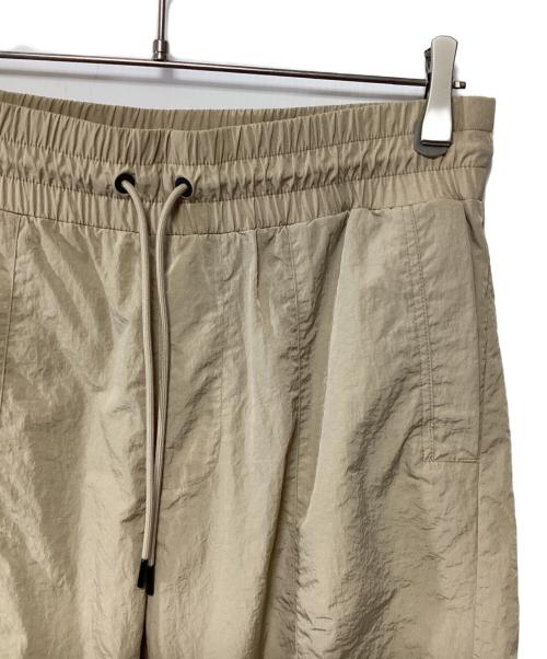 Calvin Klein Jeans（カルバンクラインジーンズ）Calvin Klein Jeans (カルバンクラインジーンズ) ナイロンパンツ ベージュ サイズ:Sの古着・服飾アイテム