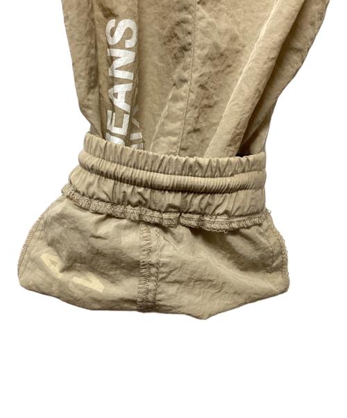 Calvin Klein Jeans（カルバンクラインジーンズ）Calvin Klein Jeans (カルバンクラインジーンズ) ナイロンパンツ ベージュ サイズ:Sの古着・服飾アイテム