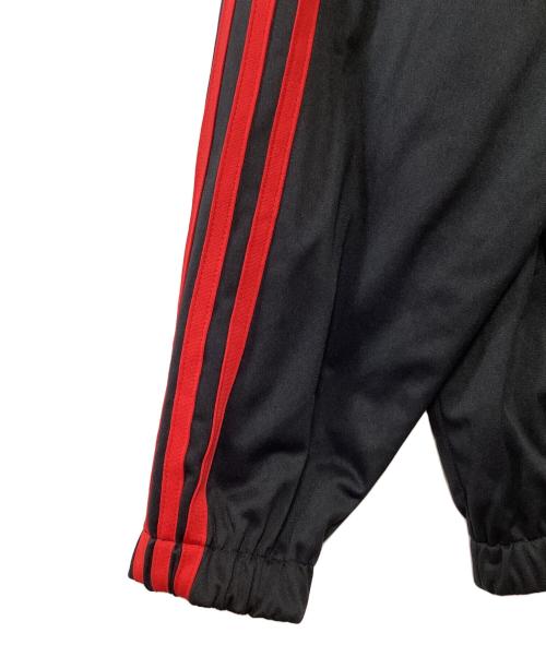 adidas Originals（アディダスオリジナル）adidas Originals (アディダスオリジナル) KORN TRACK TOP BLACK ブラック×レッド サイズ:M 未使用品の古着・服飾アイテム