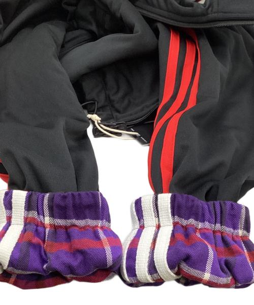 adidas Originals（アディダスオリジナル）adidas Originals (アディダスオリジナル) KORN TRACK TOP BLACK ブラック×レッド サイズ:M 未使用品の古着・服飾アイテム