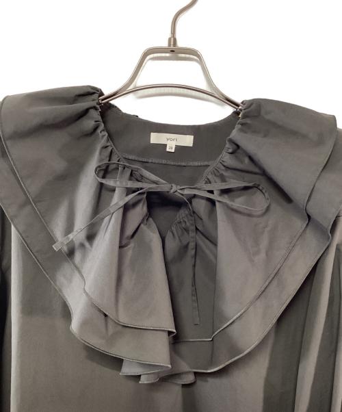 YORI（ヨリ）YORI (ヨリ) ダブルフリルカラーブラウス グレー サイズ:38の古着・服飾アイテム